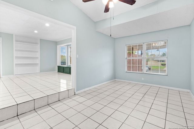 527 LIVELY DR, San Antonio, TX 78213