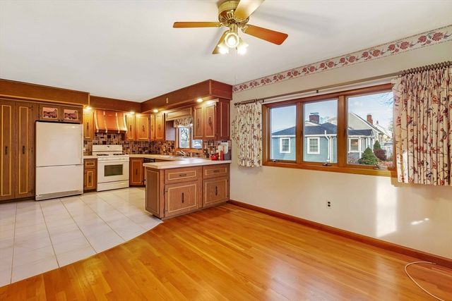 148 Beech Ave, Melrose, MA 02176