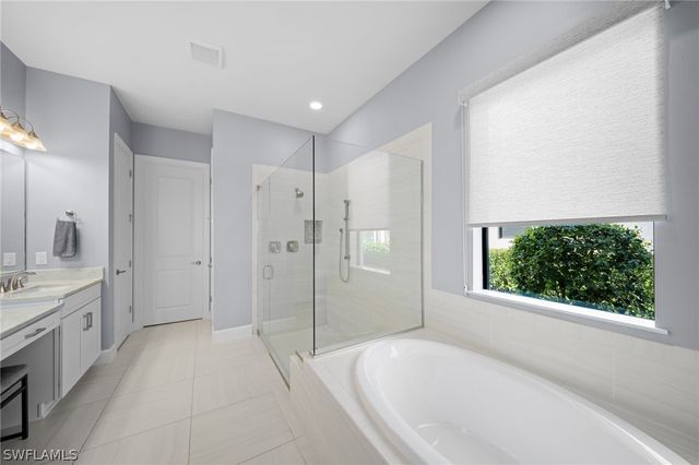 9400 Montelanico LOOP, Naples, FL 34119