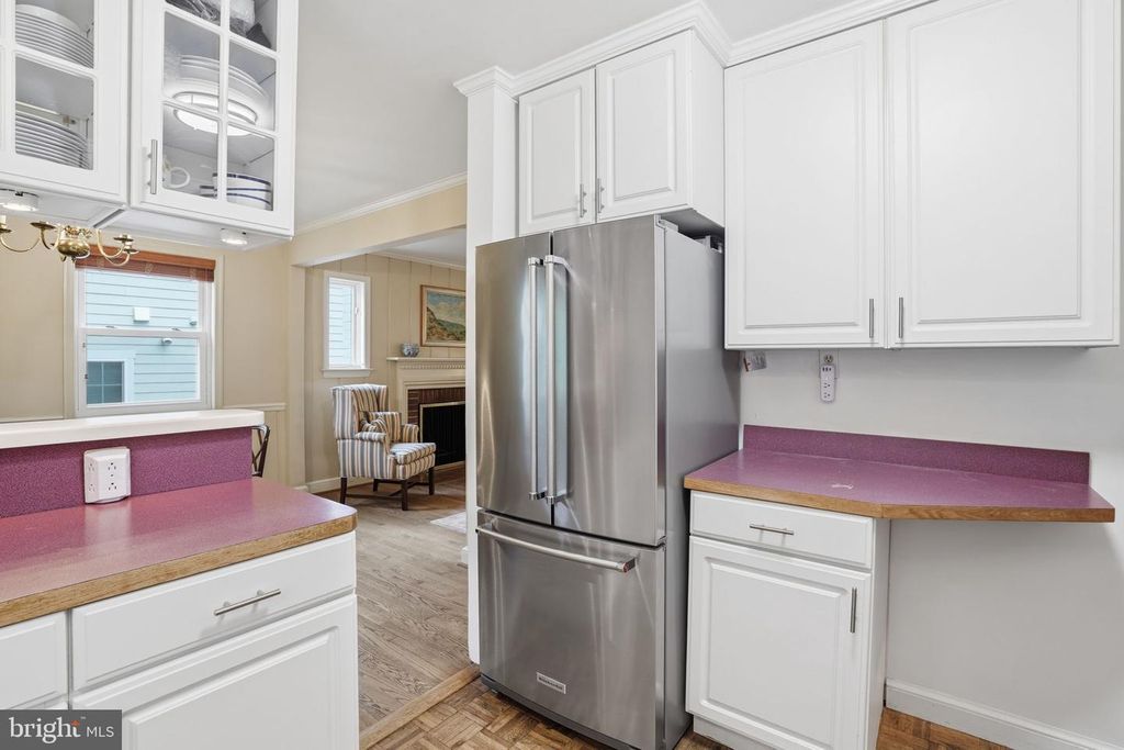 Image 12 of property listing at 5803 CLEVES LN, Bethesda, MD 20816