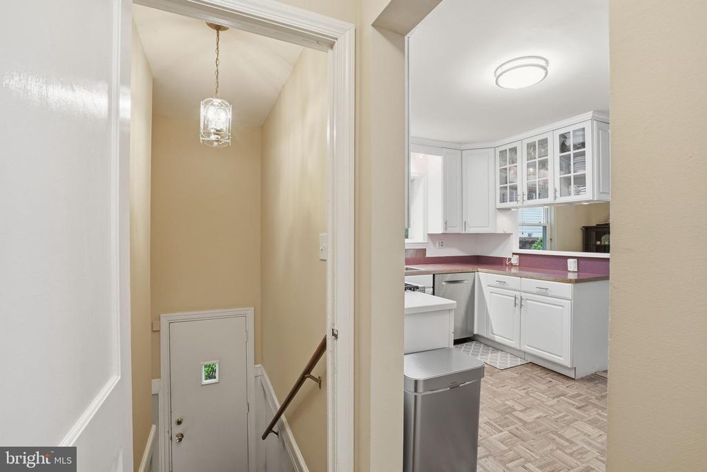 Image 18 of property listing at 5803 CLEVES LN, Bethesda, MD 20816