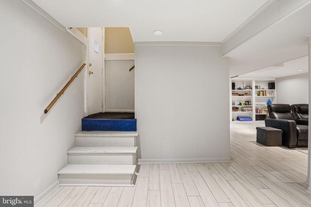 Image 19 of property listing at 5803 CLEVES LN, Bethesda, MD 20816