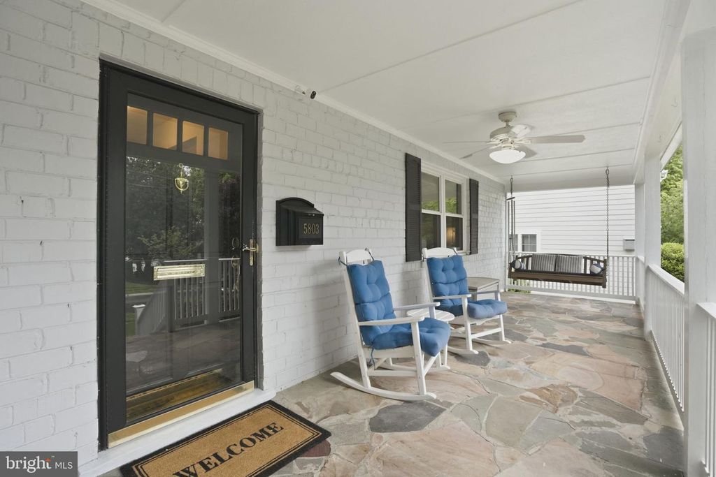 Image 2 of property listing at 5803 CLEVES LN, Bethesda, MD 20816