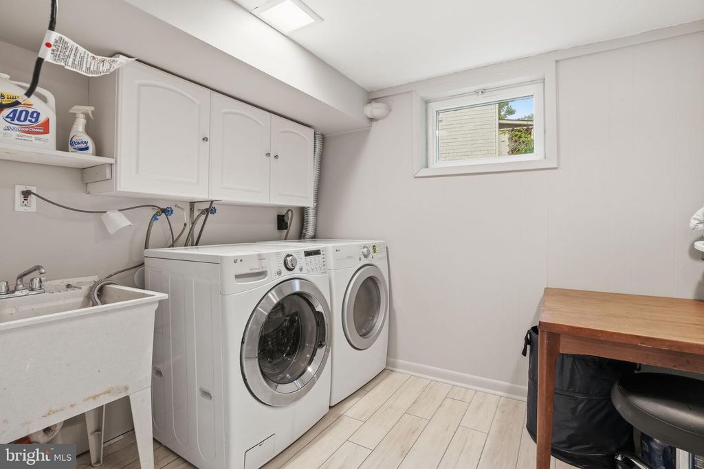 Image 26 of property listing at 5803 CLEVES LN, Bethesda, MD 20816