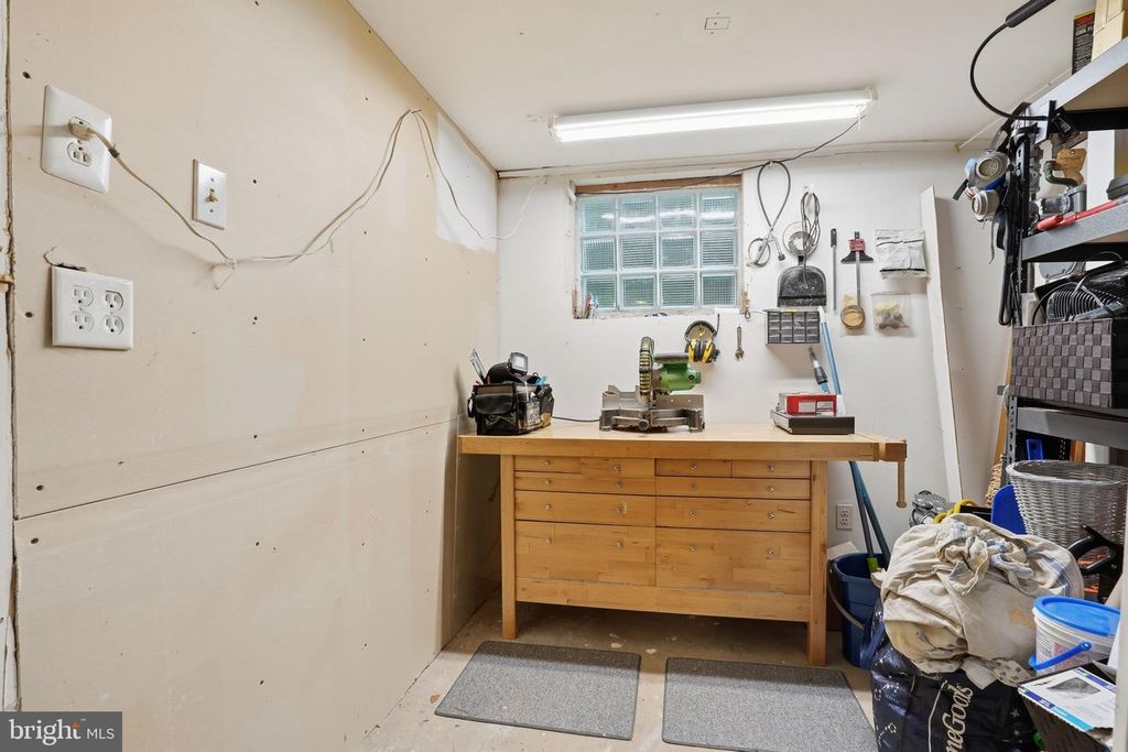 Image 27 of property listing at 5803 CLEVES LN, Bethesda, MD 20816