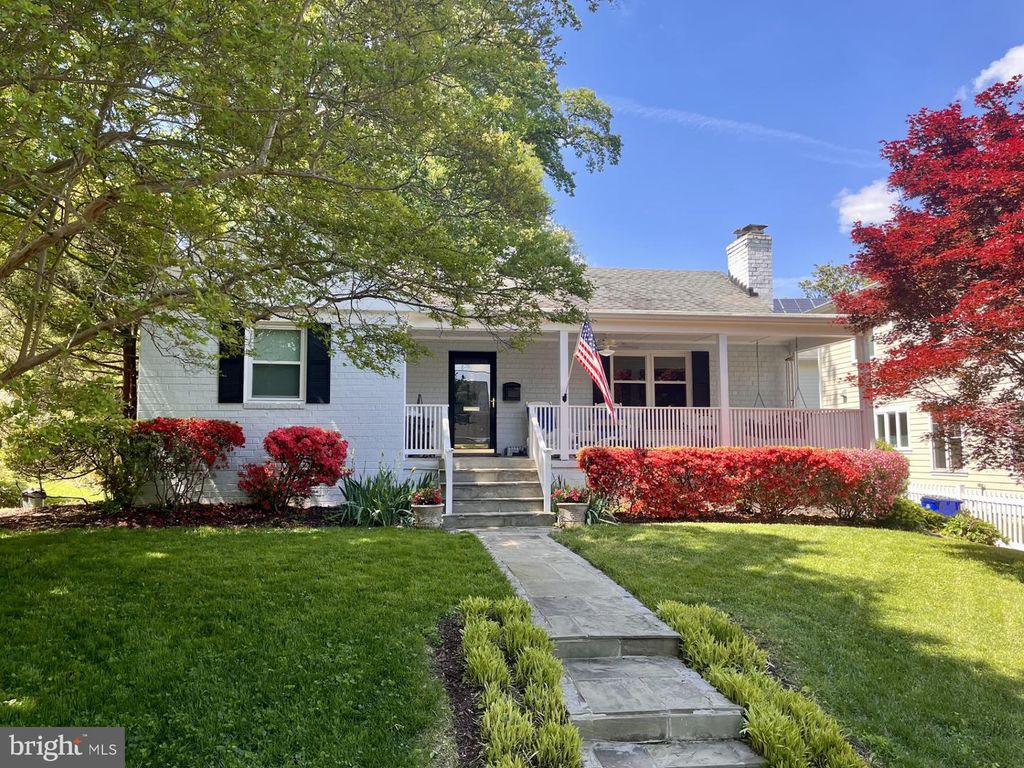 Image 28 of property listing at 5803 CLEVES LN, Bethesda, MD 20816