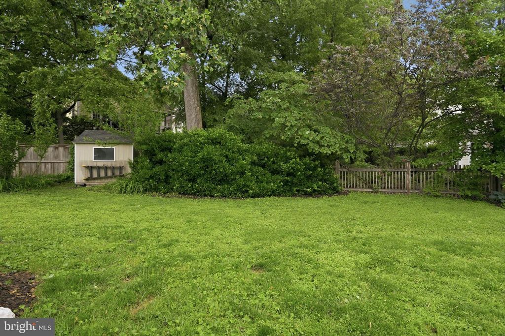 Image 30 of property listing at 5803 CLEVES LN, Bethesda, MD 20816