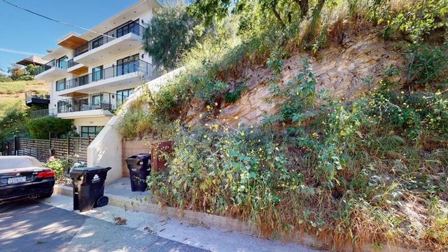 3800 Knobhill Drive, Sherman Oaks, CA 91423