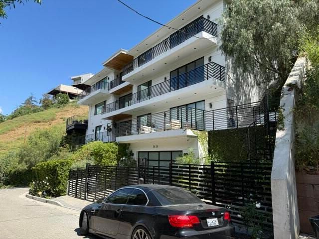 3800 Knobhill Drive, Sherman Oaks, CA 91423