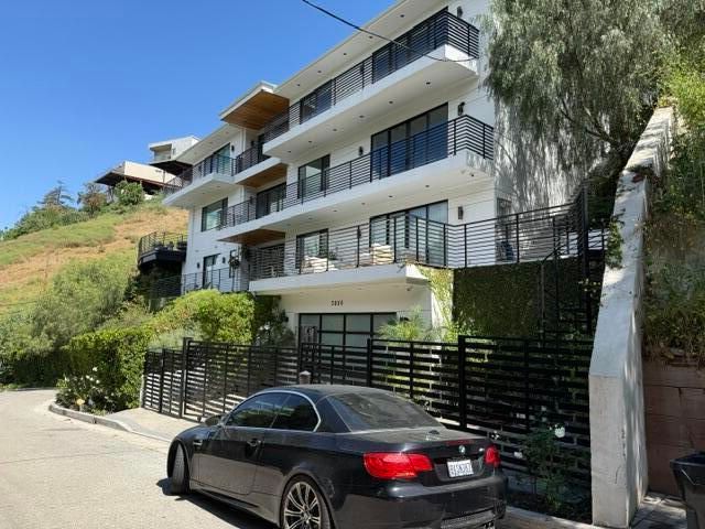 3800 Knobhill Drive, Sherman Oaks, CA 91423