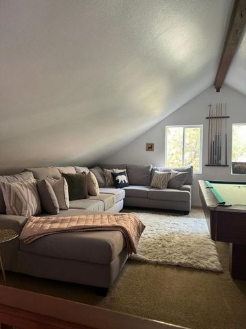 759 Ivy Lane, Lake Arrowhead, CA 92352