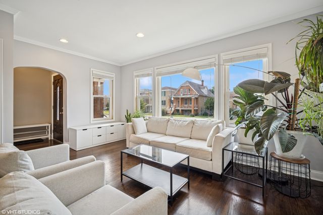 5814 W Addison Street, Chicago, IL 60634