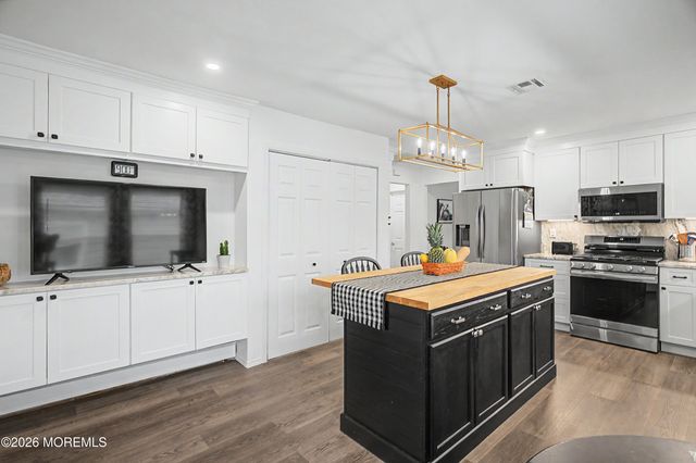 33 Lumsden Street, Toms River, NJ 08757
