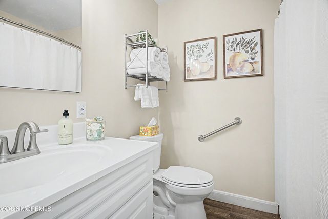 33 Lumsden Street, Toms River, NJ 08757