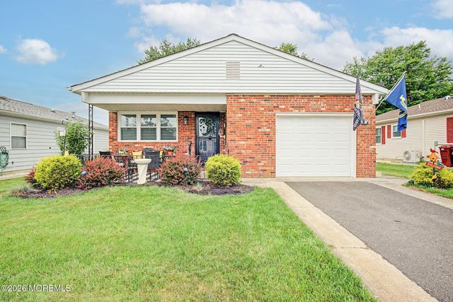 33 Lumsden Street, Toms River, NJ 08757
