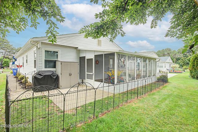 33 Lumsden Street, Toms River, NJ 08757