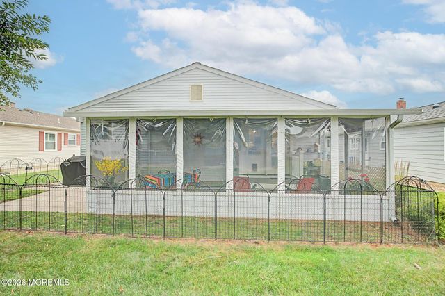 33 Lumsden Street, Toms River, NJ 08757