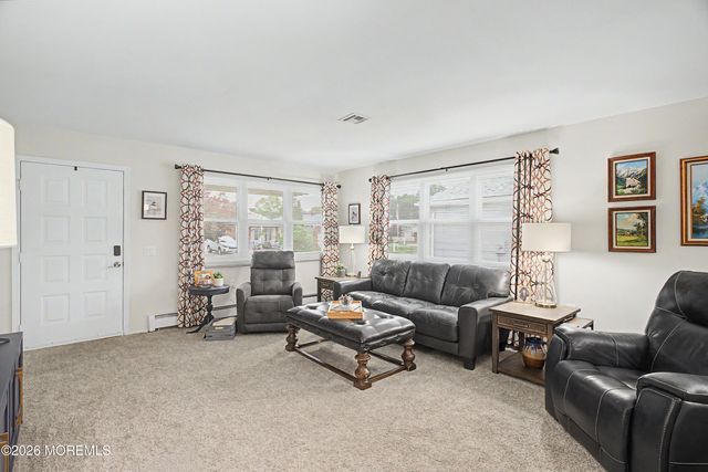 33 Lumsden Street, Toms River, NJ 08757