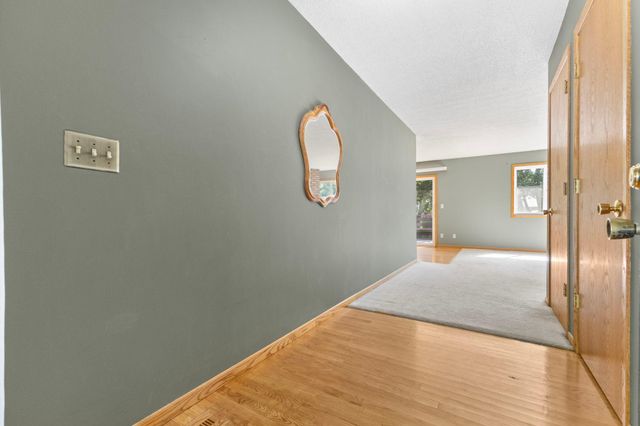 4212 Desoto Street, Vadnais Heights, MN 55127