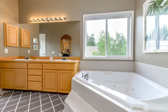 30015 1st Place S, Federal Way, WA 98003