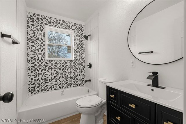 2137 N 62nd Terrace, Van Buren, AR 72956