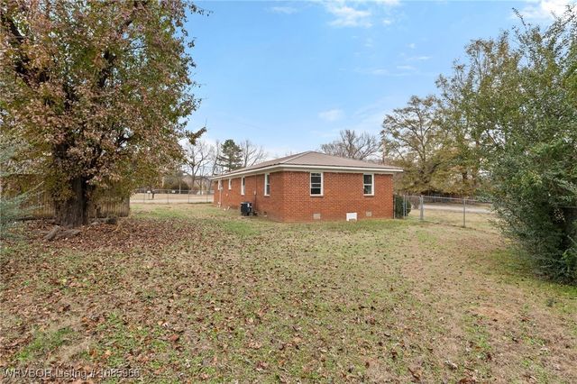 2137 N 62nd Terrace, Van Buren, AR 72956