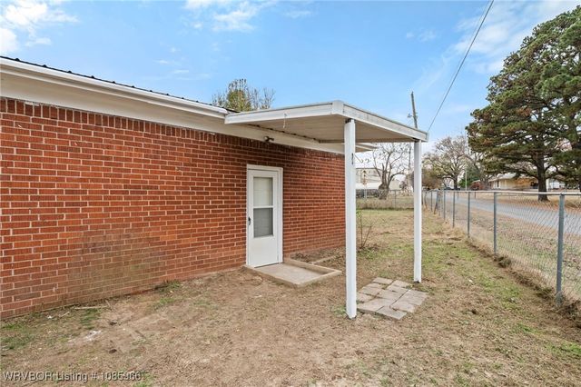 2137 N 62nd Terrace, Van Buren, AR 72956