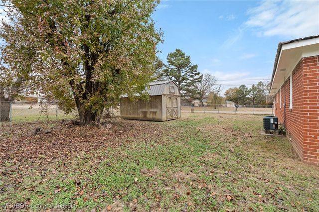 2137 N 62nd Terrace, Van Buren, AR 72956