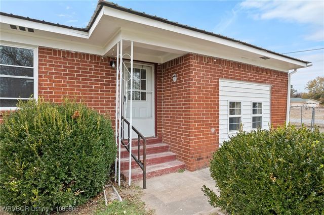 2137 N 62nd Terrace, Van Buren, AR 72956