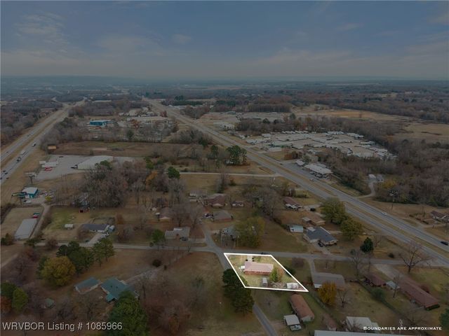 2137 N 62nd Terrace, Van Buren, AR 72956