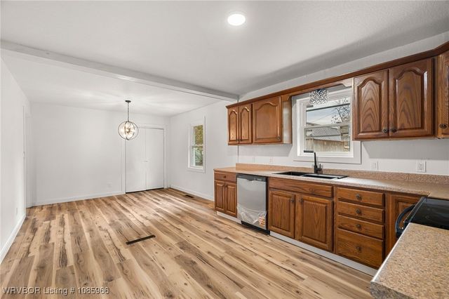 2137 N 62nd Terrace, Van Buren, AR 72956