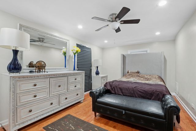 9127 S Essex Avenue, Chicago, IL 60617