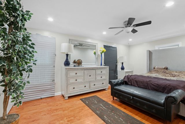 9127 S Essex Avenue, Chicago, IL 60617