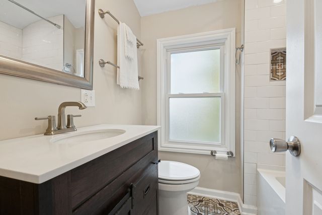 9127 S Essex Avenue, Chicago, IL 60617