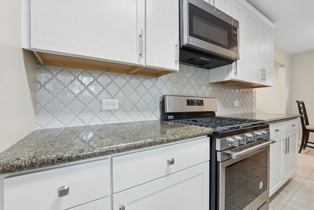 9127 S Essex Avenue, Chicago, IL 60617