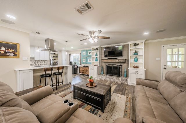 5004 Blackstone Drive, River Oaks, TX 76114