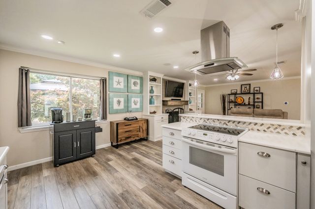 5004 Blackstone Drive, River Oaks, TX 76114