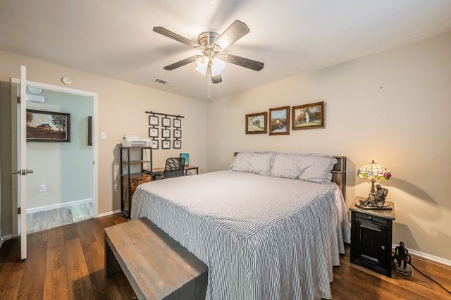 5004 Blackstone Drive, River Oaks, TX 76114