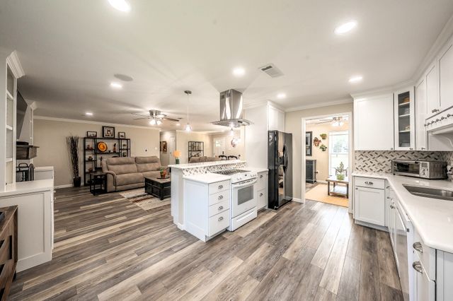 5004 Blackstone Drive, River Oaks, TX 76114