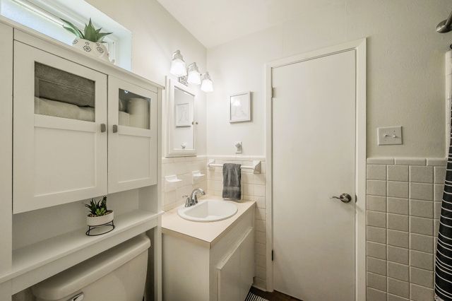 5004 Blackstone Drive, River Oaks, TX 76114