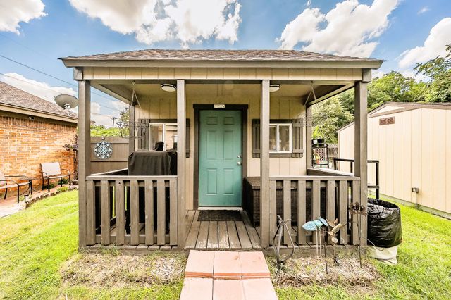 5004 Blackstone Drive, River Oaks, TX 76114
