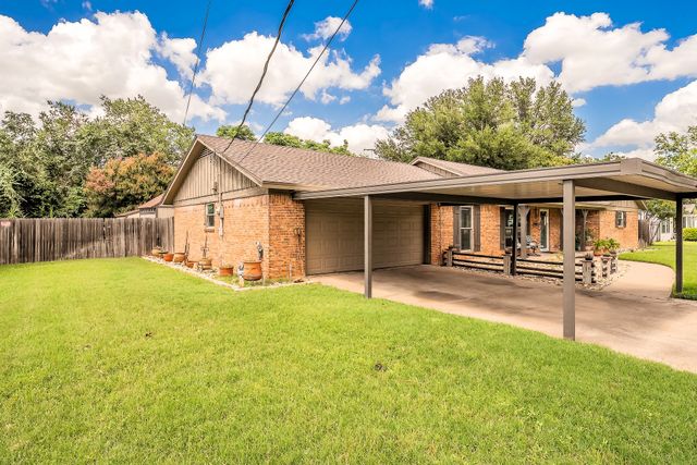 5004 Blackstone Drive, River Oaks, TX 76114