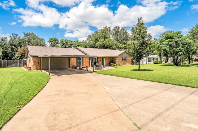 5004 Blackstone Drive, River Oaks, TX 76114