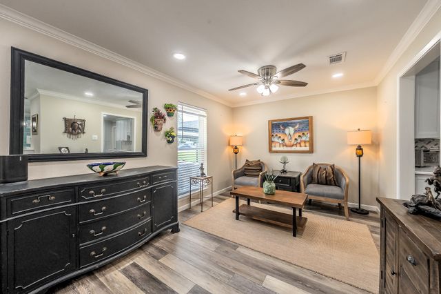 5004 Blackstone Drive, River Oaks, TX 76114