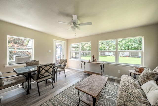 5004 Blackstone Drive, River Oaks, TX 76114