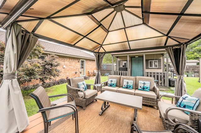 5004 Blackstone Drive, River Oaks, TX 76114