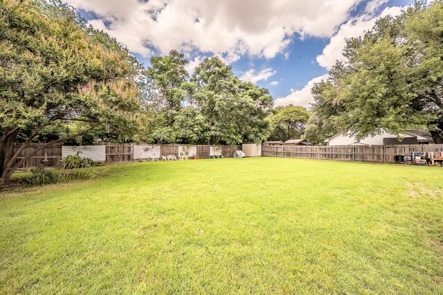 5004 Blackstone Drive, River Oaks, TX 76114