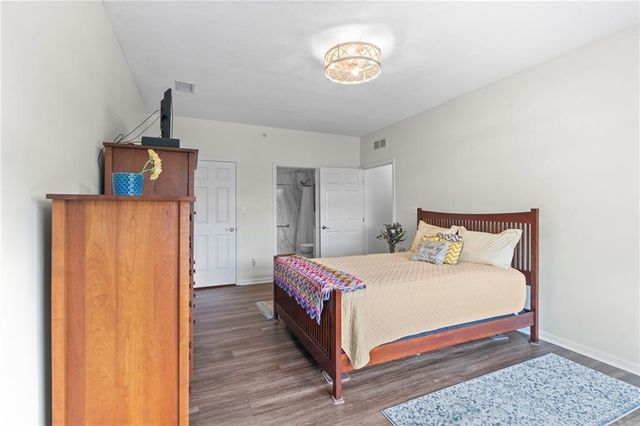 17800 E Bolger Road 412B, Independence, MO 64055