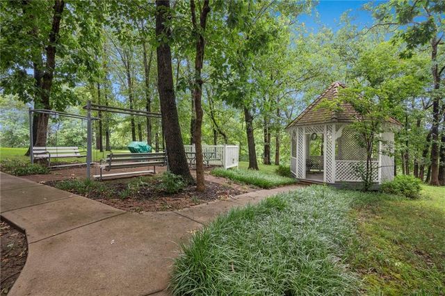 17800 E Bolger Road 412B, Independence, MO 64055
