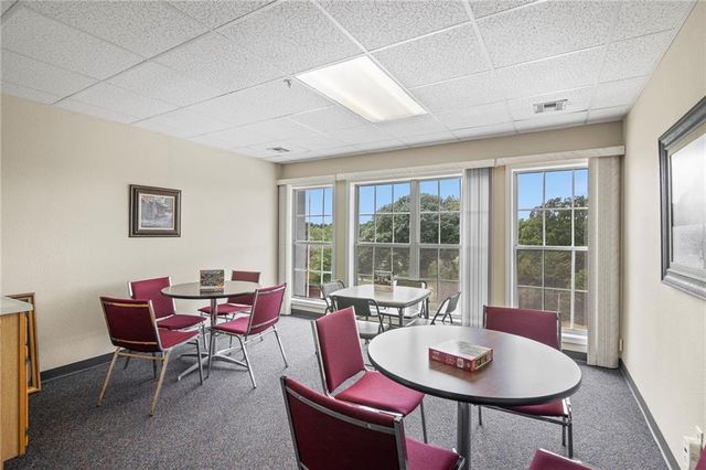 17800 E Bolger Road 412B, Independence, MO 64055